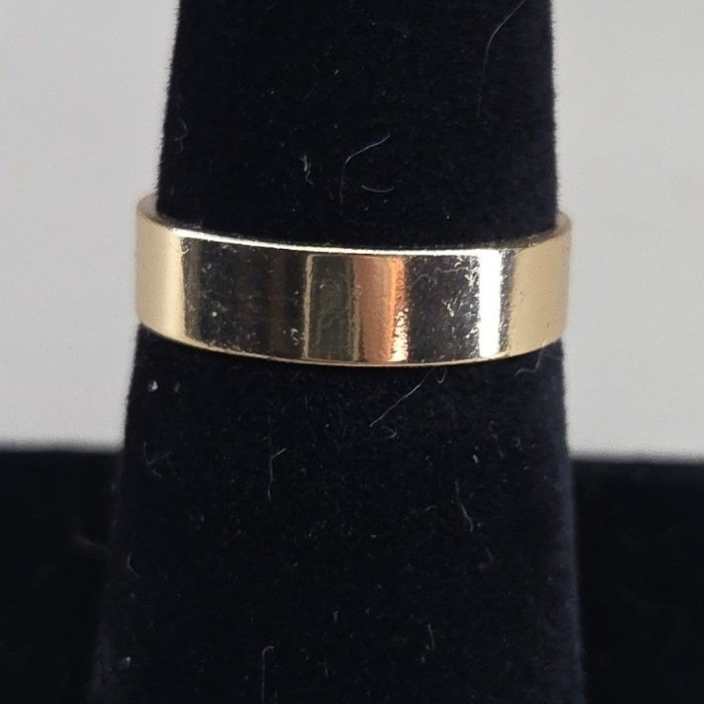 Gold Tone Flat Cigar Band Type Ring Size 8 Minimalist Wide Smooth Band Unbranded